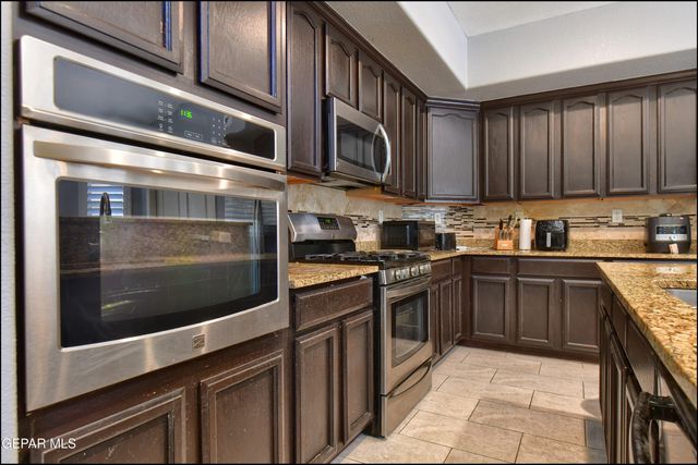 962 VIA DESCANSO Drive, El Paso, TX 79912