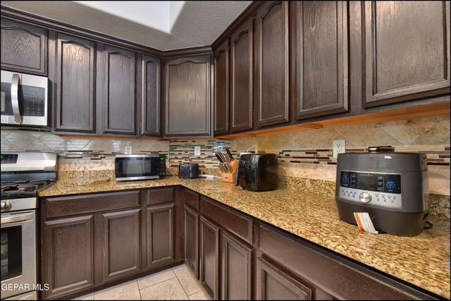 962 VIA DESCANSO Drive, El Paso, TX 79912