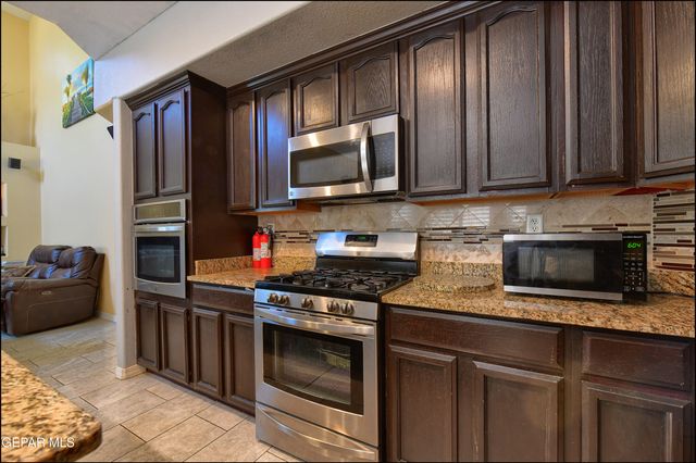 962 VIA DESCANSO Drive, El Paso, TX 79912