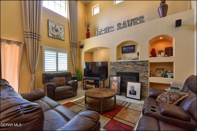 962 VIA DESCANSO Drive, El Paso, TX 79912