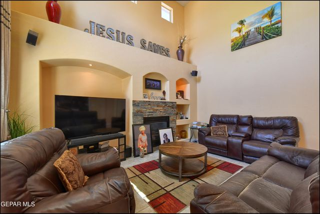 962 VIA DESCANSO Drive, El Paso, TX 79912