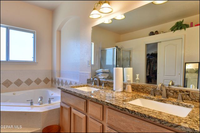 962 VIA DESCANSO Drive, El Paso, TX 79912