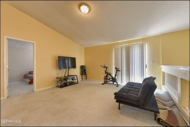 962 VIA DESCANSO Drive, El Paso, TX 79912