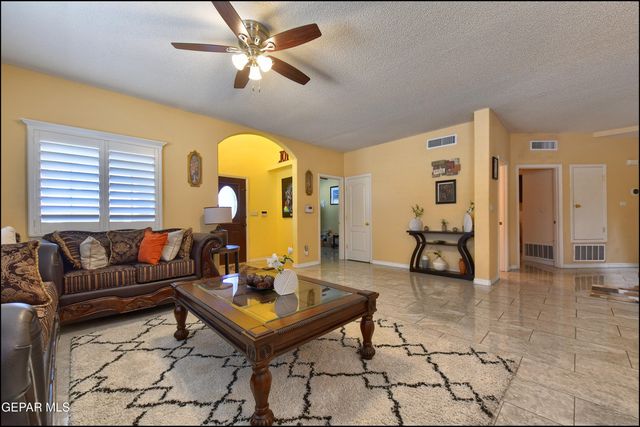 962 VIA DESCANSO Drive, El Paso, TX 79912