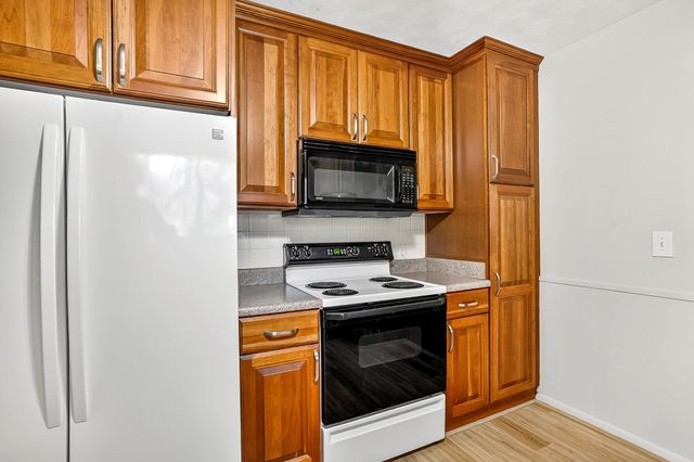 703 E Elm Street, Republic, MO 65738