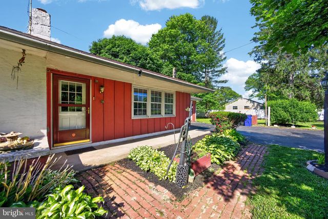 352 PUGHTOWN RD, Spring City, PA 19475