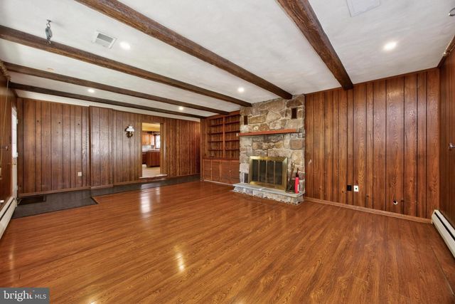352 PUGHTOWN RD, Spring City, PA 19475