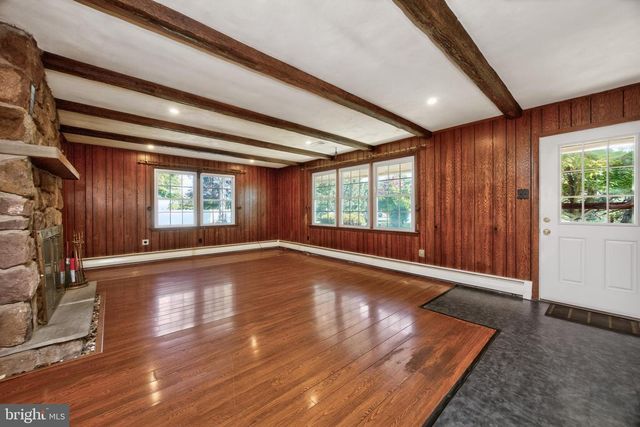 352 PUGHTOWN RD, Spring City, PA 19475