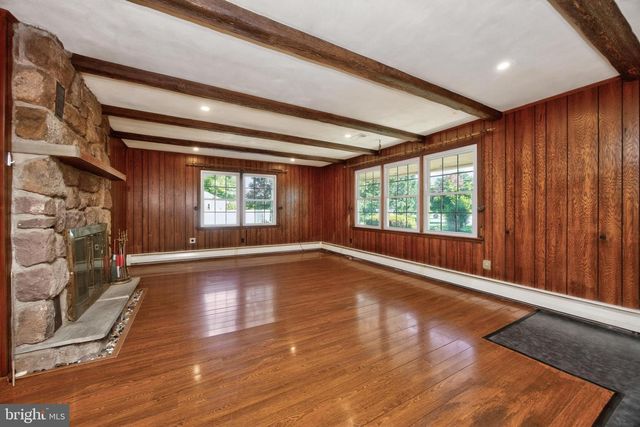 352 PUGHTOWN RD, Spring City, PA 19475