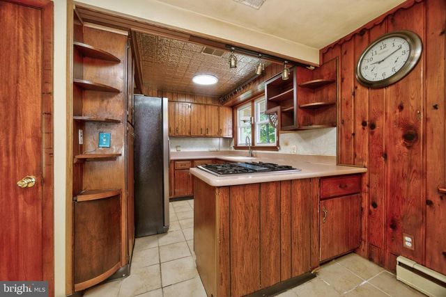 352 PUGHTOWN RD, Spring City, PA 19475