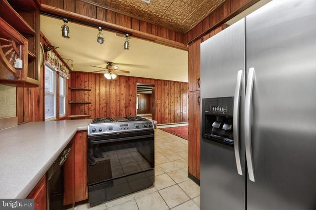 352 PUGHTOWN RD, Spring City, PA 19475