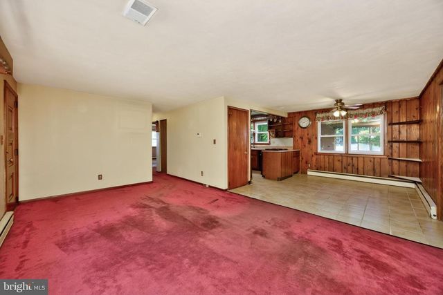 352 PUGHTOWN RD, Spring City, PA 19475