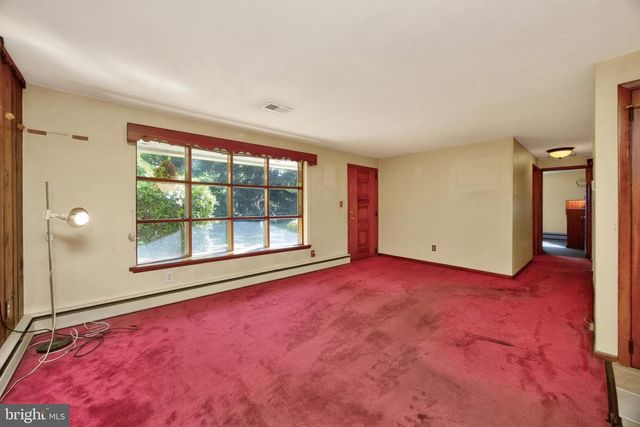 352 PUGHTOWN RD, Spring City, PA 19475