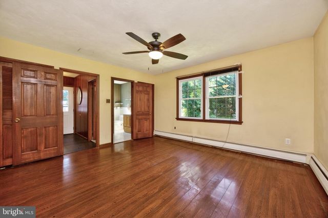 352 PUGHTOWN RD, Spring City, PA 19475