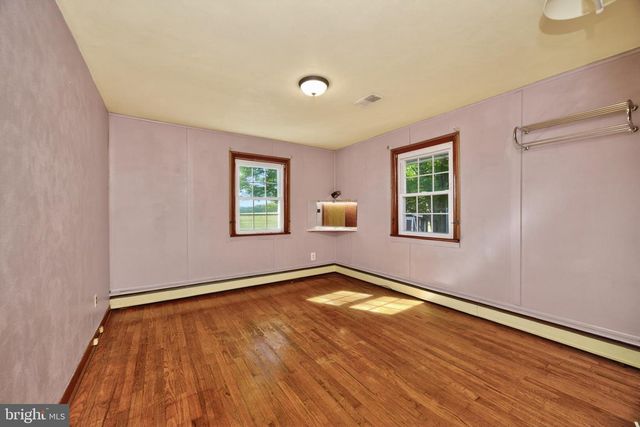 352 PUGHTOWN RD, Spring City, PA 19475
