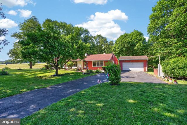 352 PUGHTOWN RD, Spring City, PA 19475