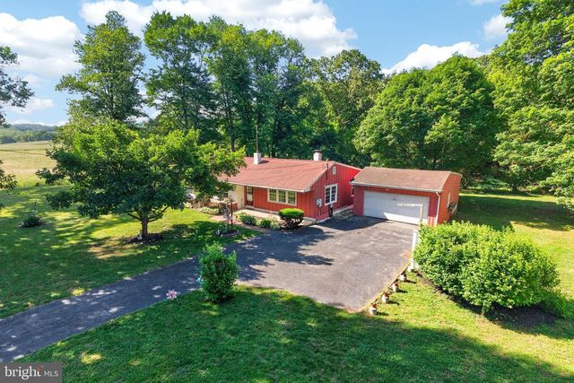 352 PUGHTOWN RD, Spring City, PA 19475