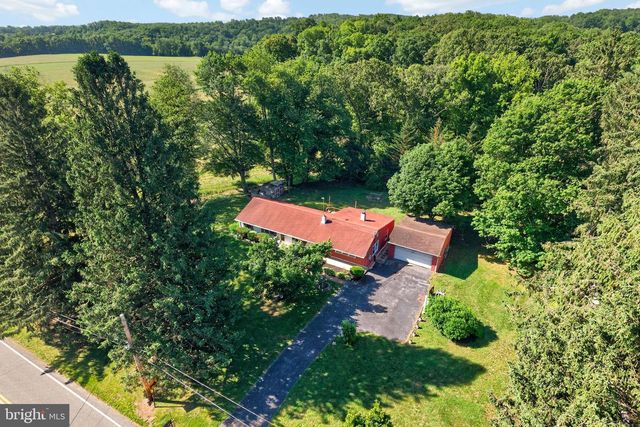 352 PUGHTOWN RD, Spring City, PA 19475