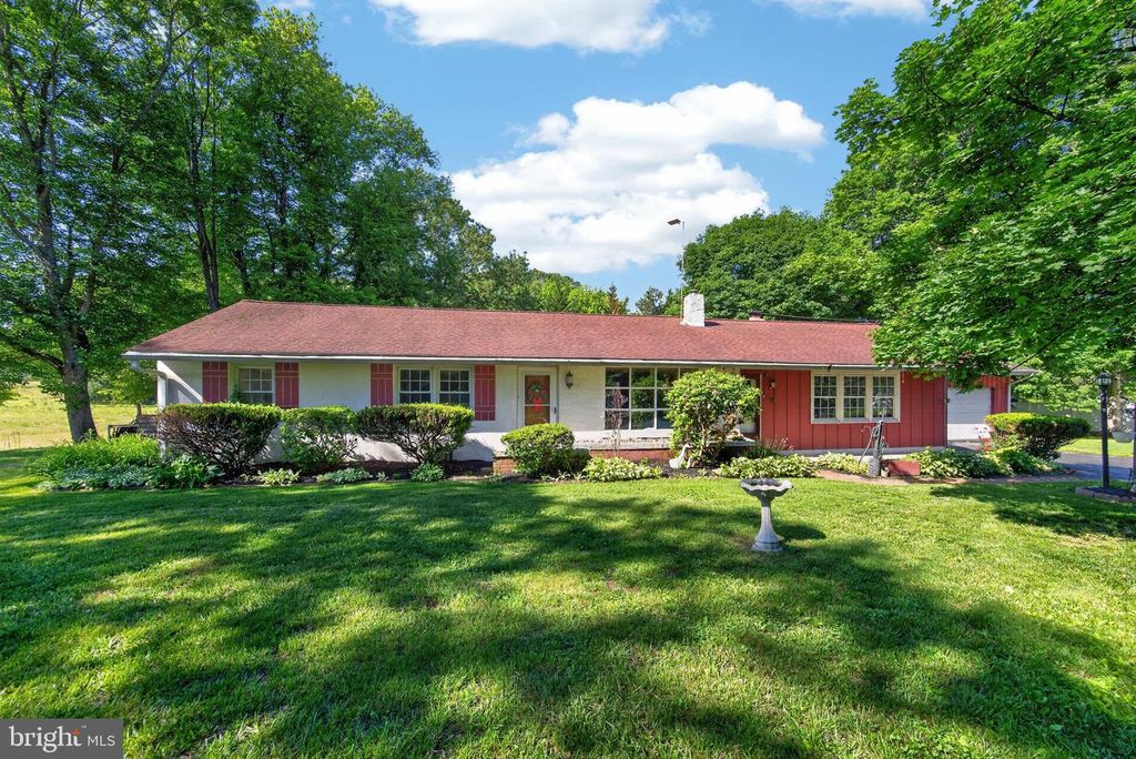 352 PUGHTOWN RD, Spring City, PA 19475