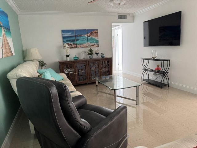 301 Oakridge Q 301, Deerfield Beach, FL 33442