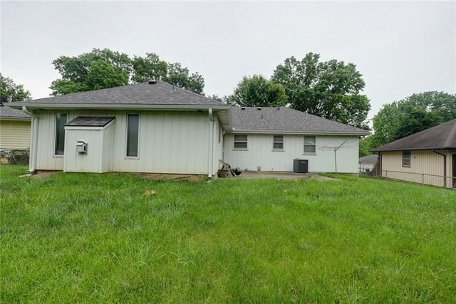 11016 Stark Avenue, Kansas City, MO 64134