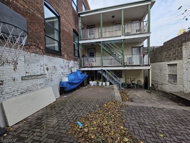 32 Elm St, Paterson City, NJ 07501