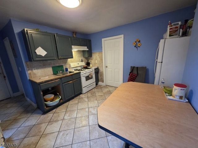 32 Elm St, Paterson City, NJ 07501