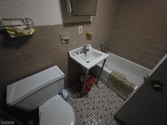 32 Elm St, Paterson City, NJ 07501