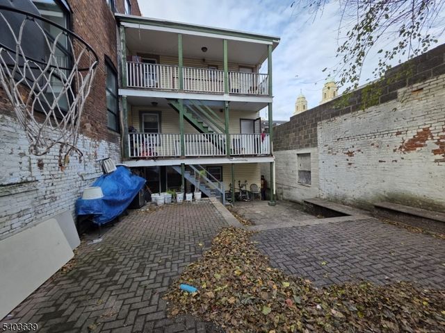 32 Elm St, Paterson City, NJ 07501