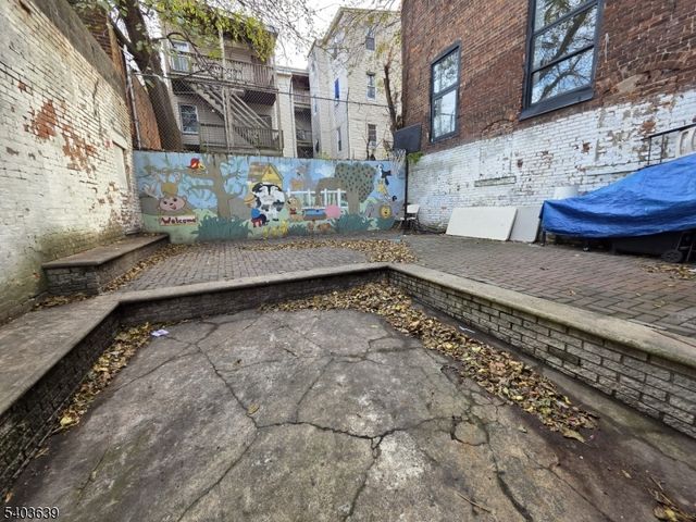 32 Elm St, Paterson City, NJ 07501