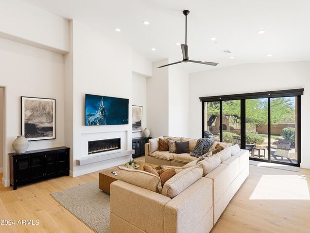 12077 E Laurel Lane, Scottsdale, AZ 85259