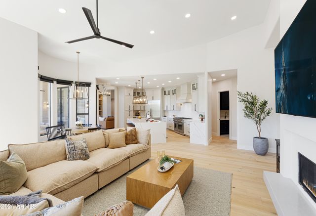 12077 E Laurel Lane, Scottsdale, AZ 85259