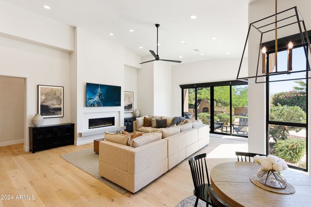 12077 E Laurel Lane, Scottsdale, AZ 85259