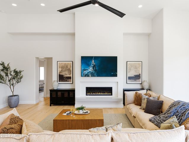 12077 E Laurel Lane, Scottsdale, AZ 85259