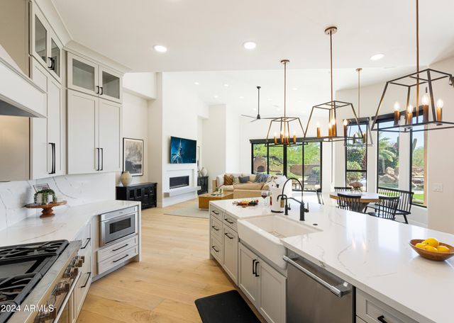 12077 E Laurel Lane, Scottsdale, AZ 85259