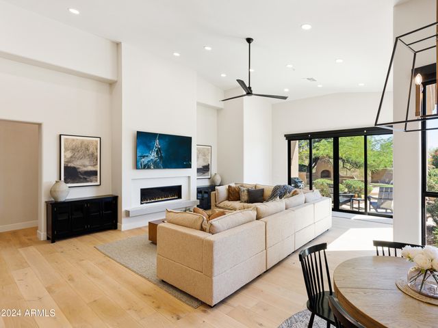 12077 E Laurel Lane, Scottsdale, AZ 85259