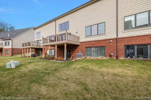 9834 Nature Valley Drive, Brighton, MI 48114