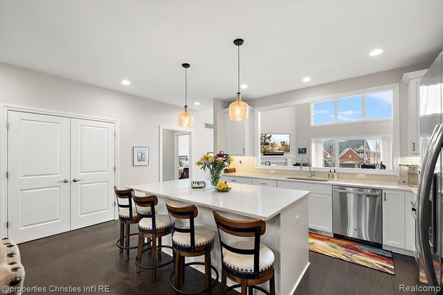 9834 Nature Valley Drive, Brighton, MI 48114