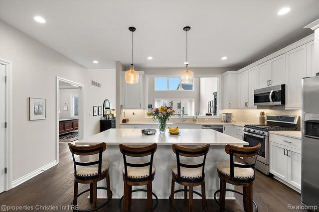 9834 Nature Valley Drive, Brighton, MI 48114