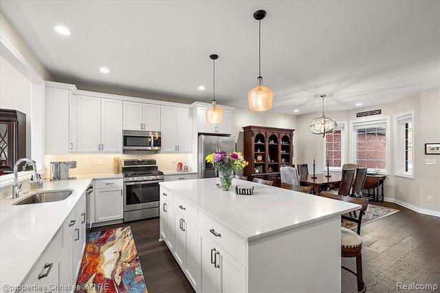 9834 Nature Valley Drive, Brighton, MI 48114