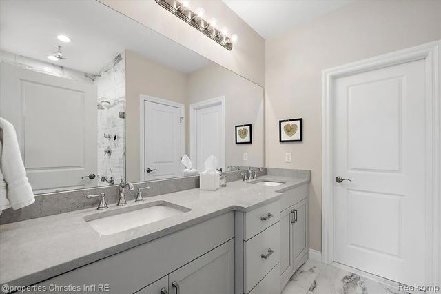 9834 Nature Valley Drive, Brighton, MI 48114