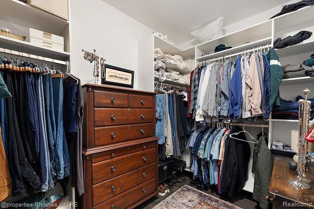 9834 Nature Valley Drive, Brighton, MI 48114