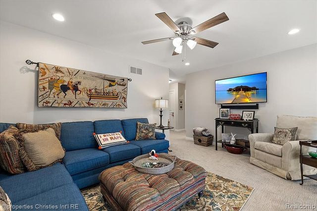 9834 Nature Valley Drive, Brighton, MI 48114