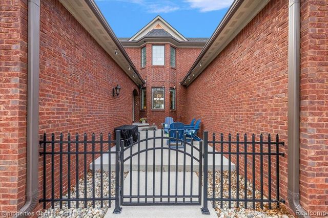 9834 Nature Valley Drive, Brighton, MI 48114