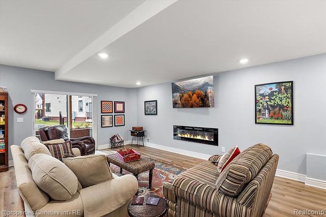 9834 Nature Valley Drive, Brighton, MI 48114