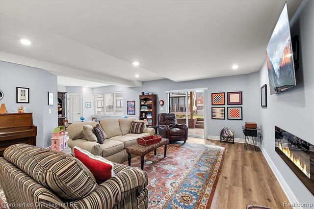 9834 Nature Valley Drive, Brighton, MI 48114