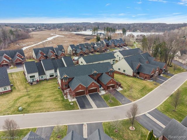 9834 Nature Valley Drive, Brighton, MI 48114