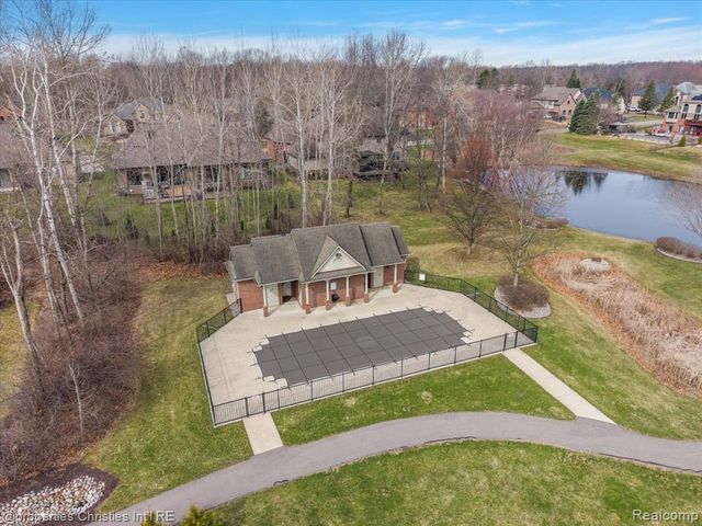 9834 Nature Valley Drive, Brighton, MI 48114