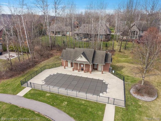 9834 Nature Valley Drive, Brighton, MI 48114