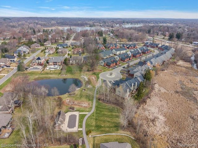 9834 Nature Valley Drive, Brighton, MI 48114